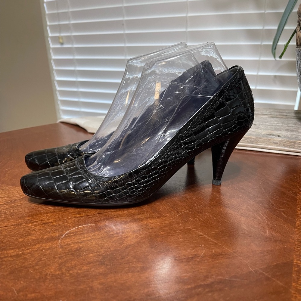 Prada Black Croc Embossed Patent Leather heels Pumps
